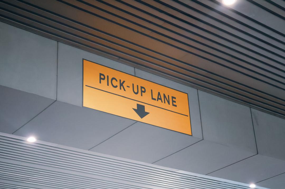 KLIA Terminal 1 pickup lane sign