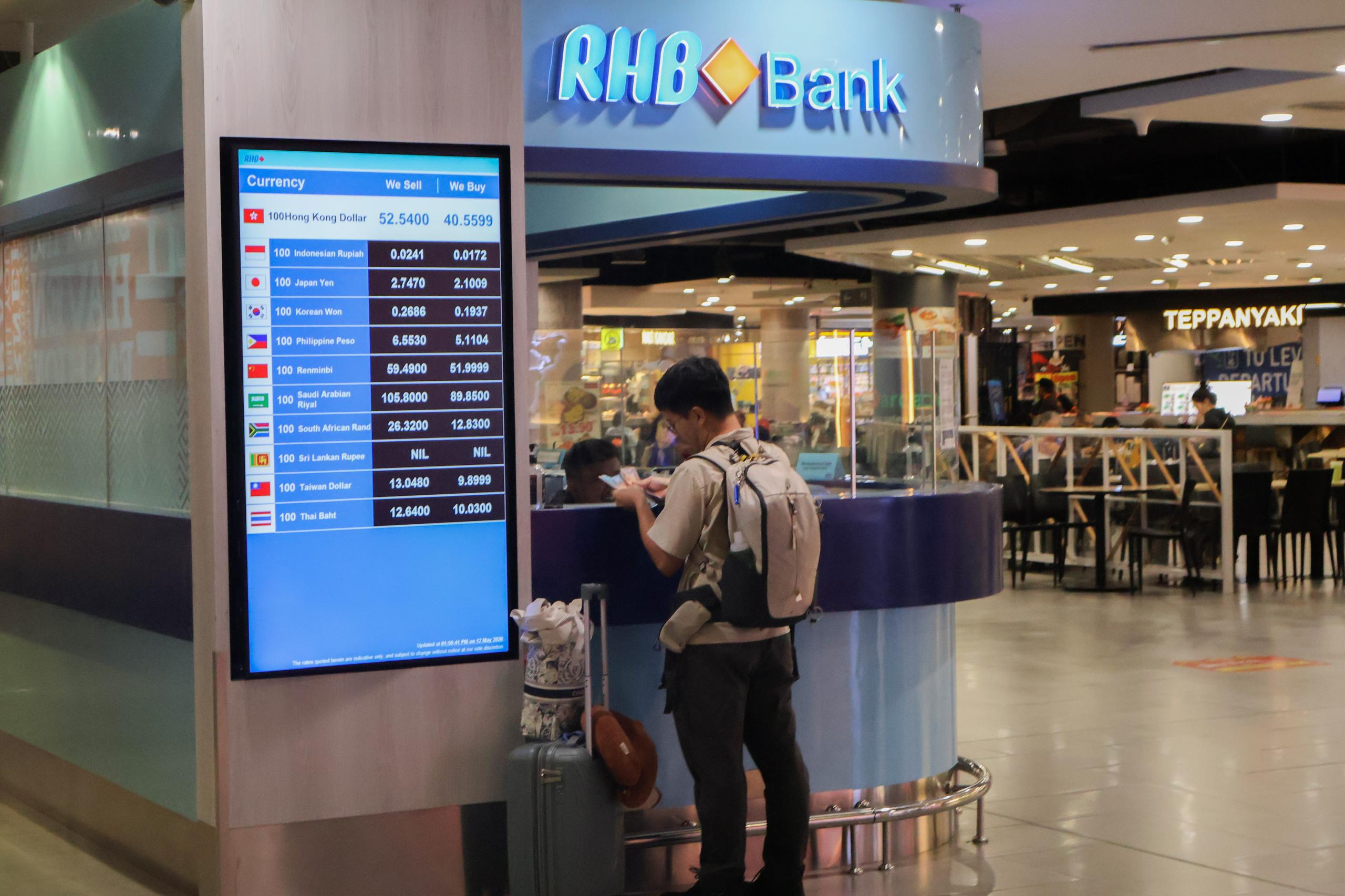 KLIA Terminal 2 money changer near the arrival hall